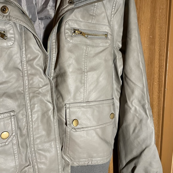 Bomber Jacket by Ambiance Apparel - Picture 4 of 10